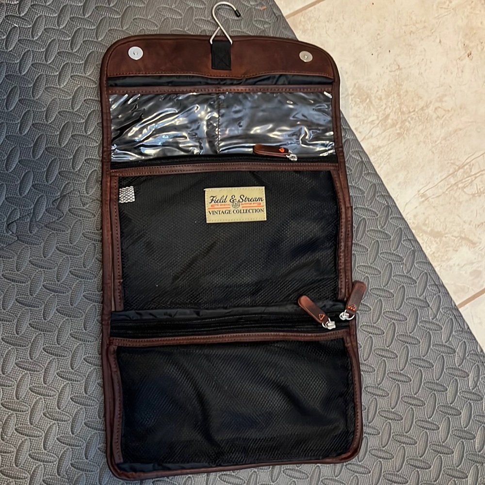 Toiletry bag - Picture 2 of 10